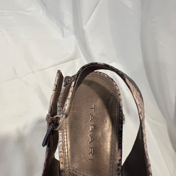 Tahari Snakeskin Print Heel Size 8.5 - Picture 5 of 6